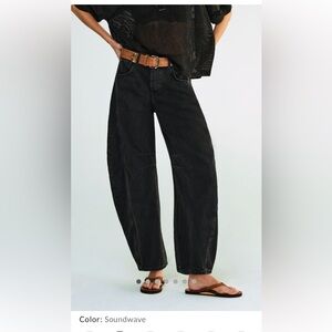 Free People Mid-Rise Barrel Jeans- sz 26 in Black (soundwave)